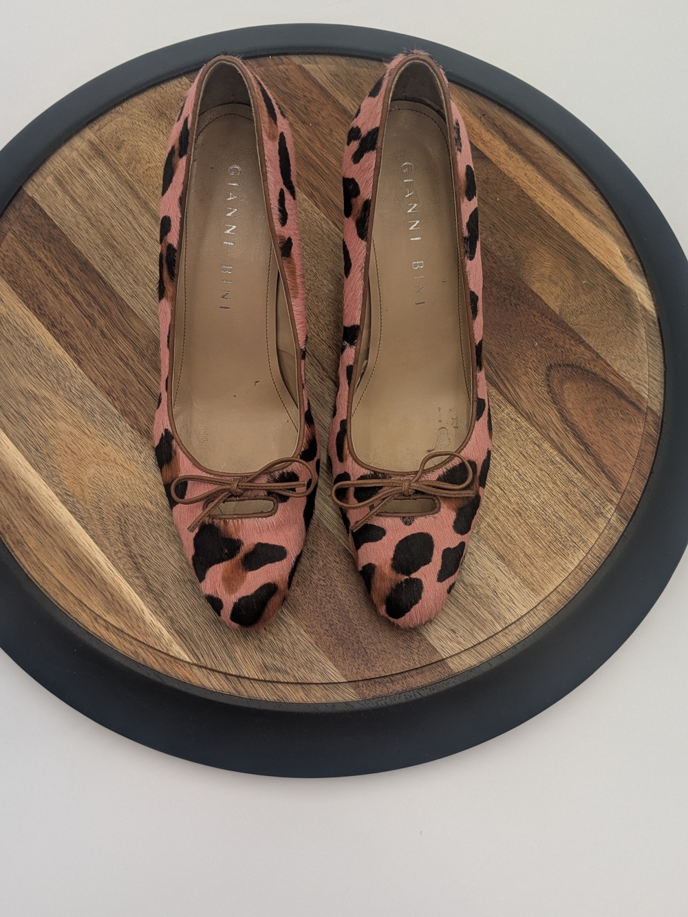 Gianni Bini Pink Leopard Calf Hair Bow Pumps Heels Size 8M - Picture 3 of 12